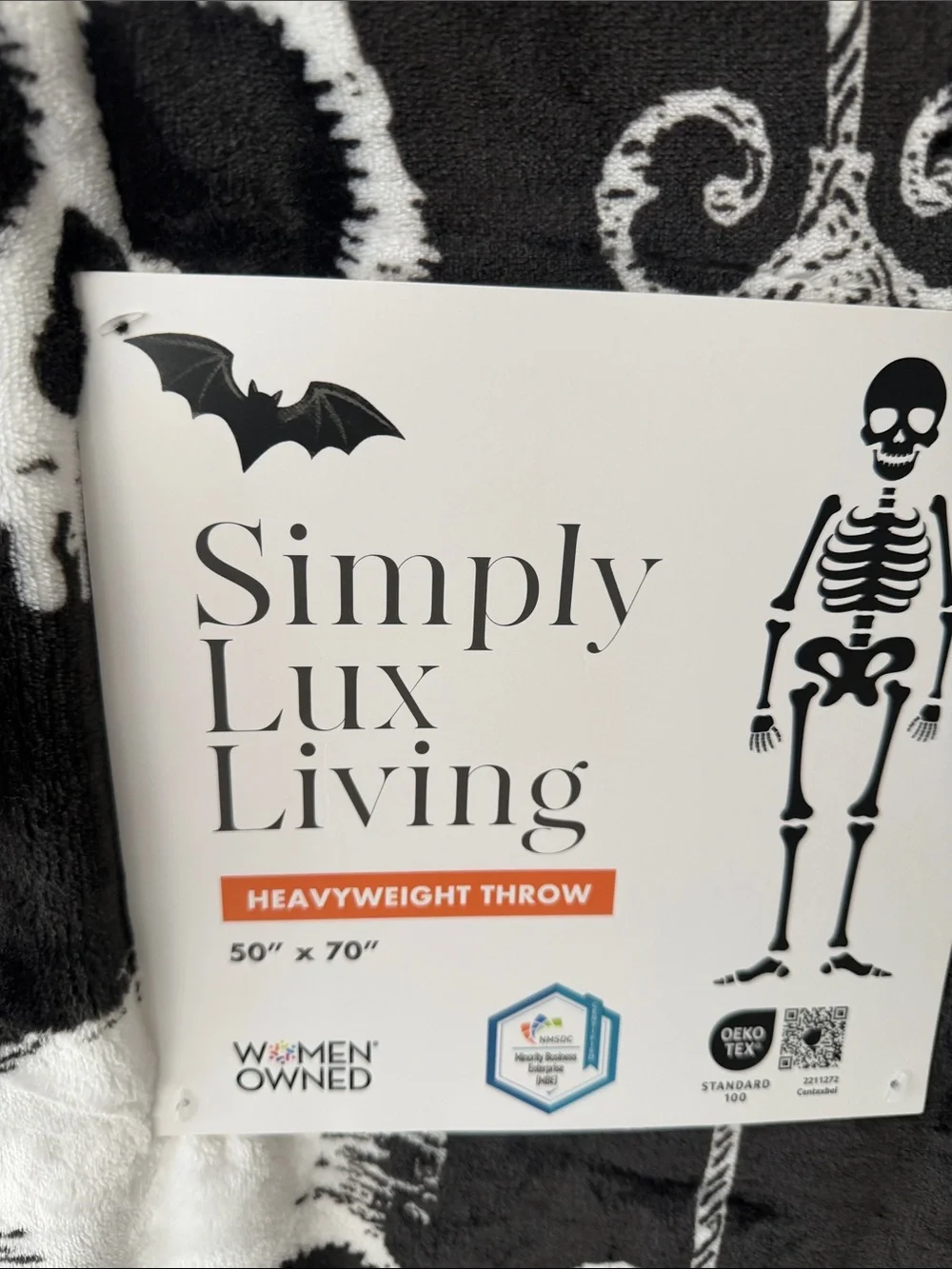 Simply Lux Living Halloween Black & White Skull & Hearts Plush Throw Blanket